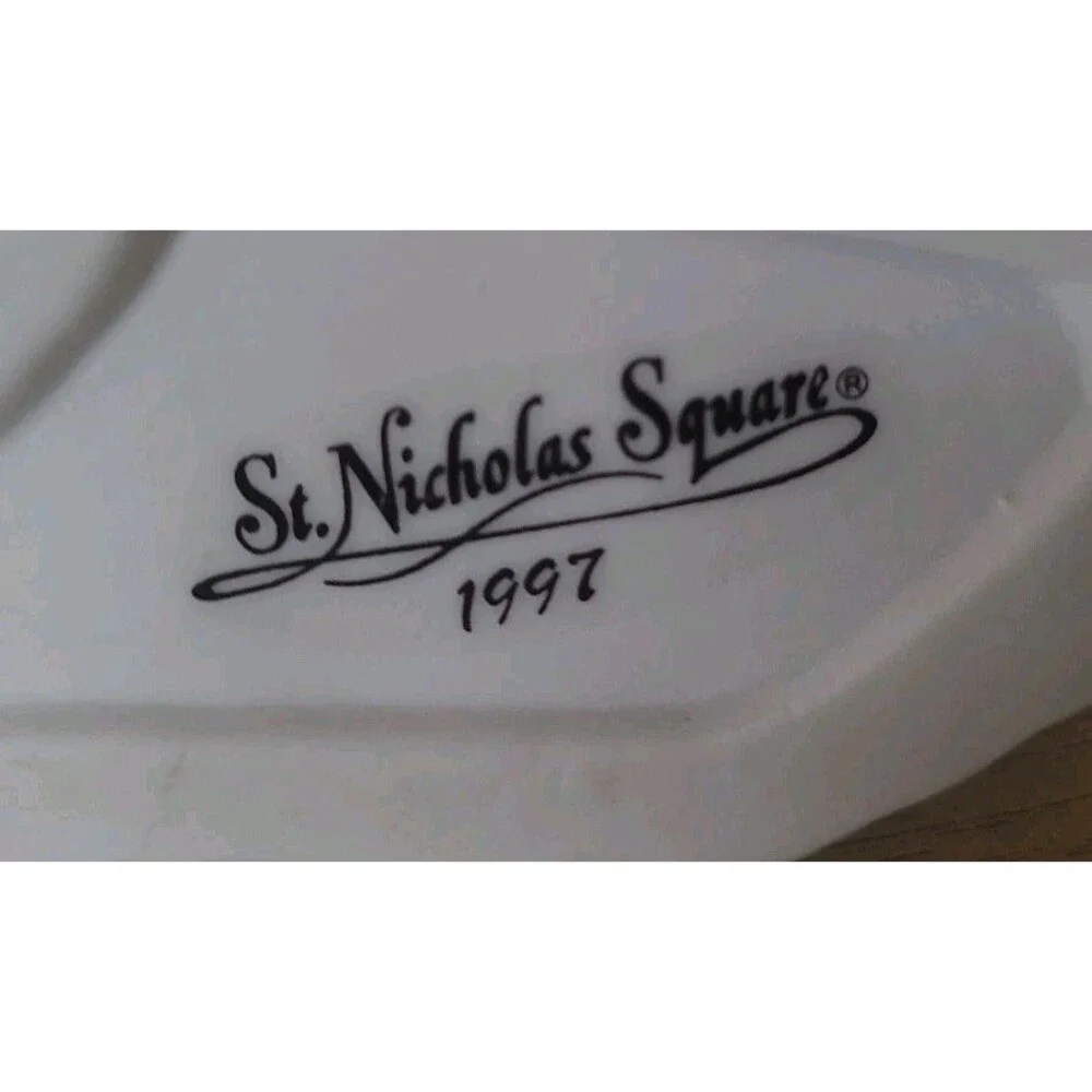 St. Nicholas Square immerse yourself